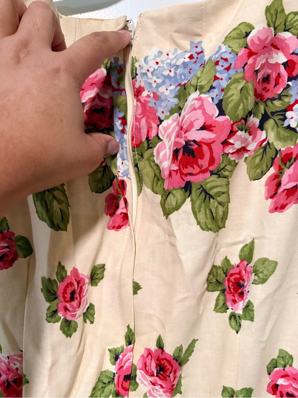Victor Costa Cream Floral Dress with Pink Roses and Green Ribbon - Picture 13 of 13